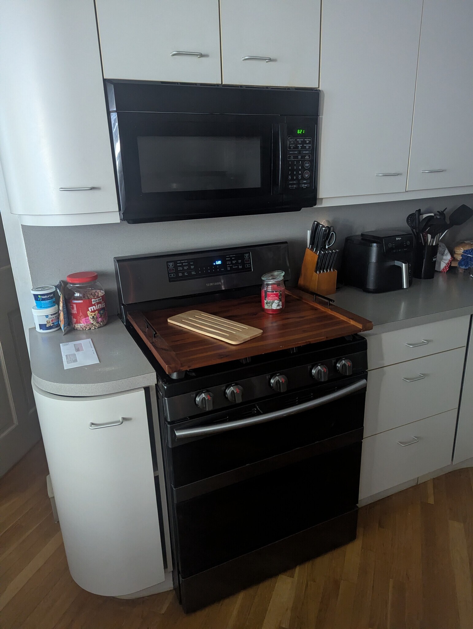 kitchen gas stove - 40 Brookway Rd
