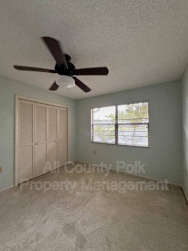 Building Photo - 542 Lake Carolyn Cir
