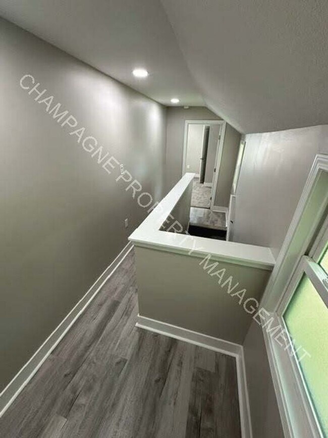 Building Photo - Fully Remodeled Home in KC