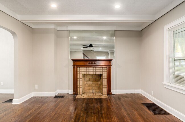 Building Photo - Driving Park Three Bedroom Two-Story
