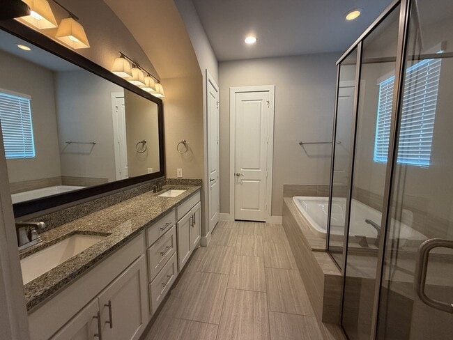 Building Photo - 641 Middle St