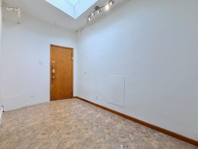 Building Photo - 514 Monastery Pl