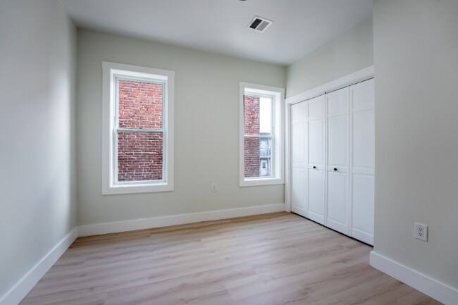 Building Photo - 47 Brackett St