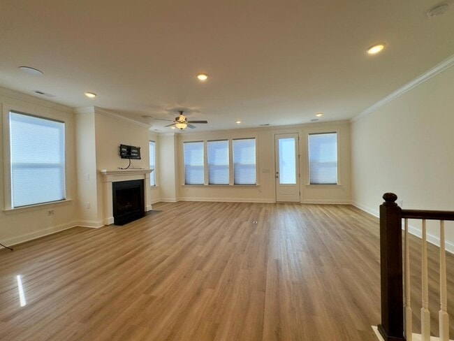 Building Photo - 2550 Frg Vlg Wy