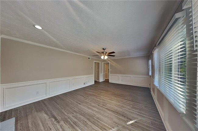 Building Photo - 2742 Bentwood Dr