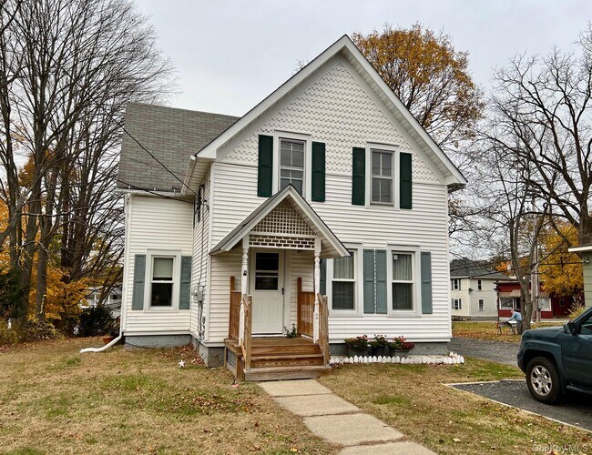 Primary Photo - 21 Washington Ave