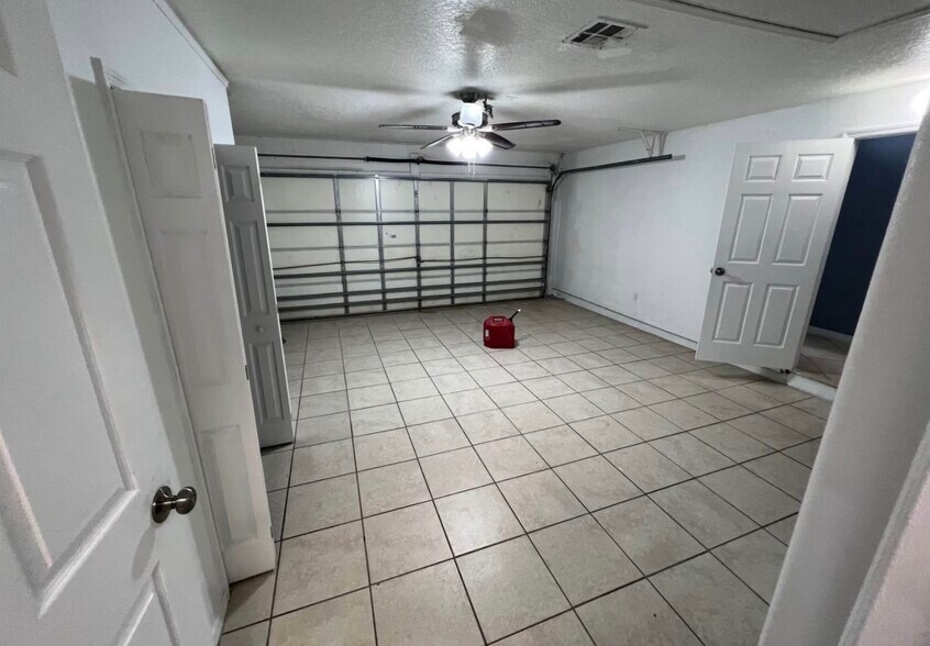 Building Photo - 160 Sura Blvd