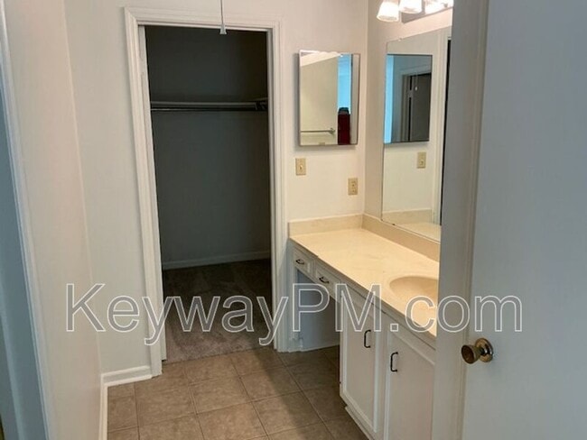 Building Photo - 3204 N Wimbledon Dr