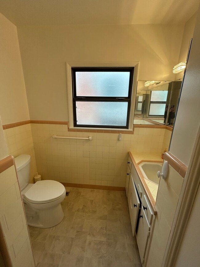Building Photo - 2BR/ 1BA House In South Salinas