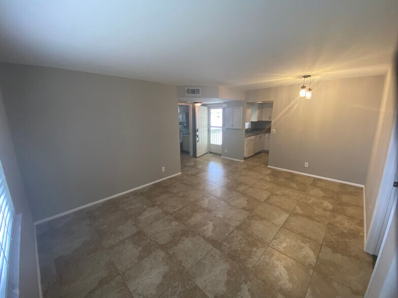 Building Photo - 1566 SE Royal Green Cir