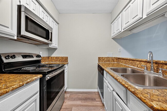 Building Photo - 2110 Wilcrest Dr