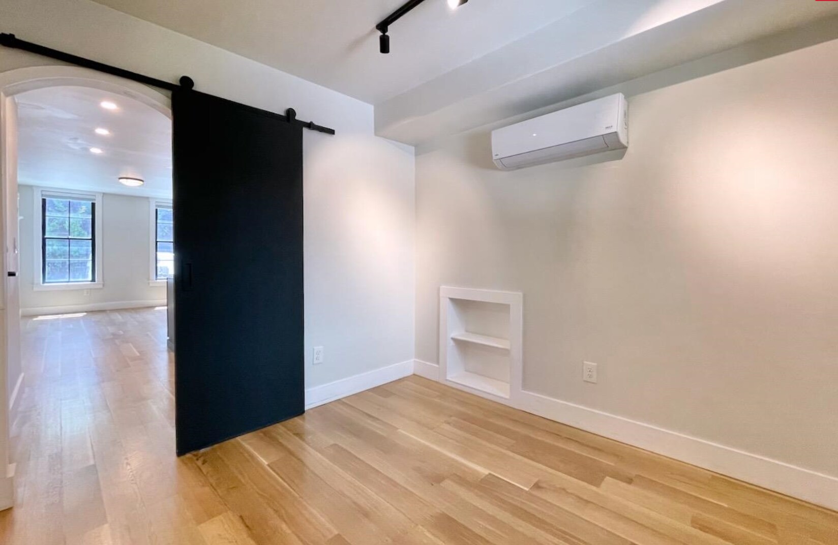 Building Photo - 320 6th St