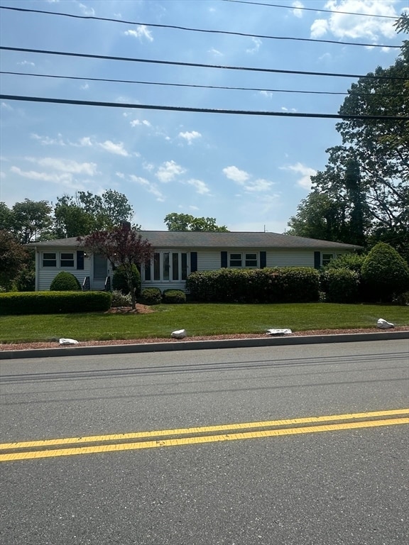 Building Photo - 585 Burncoat St