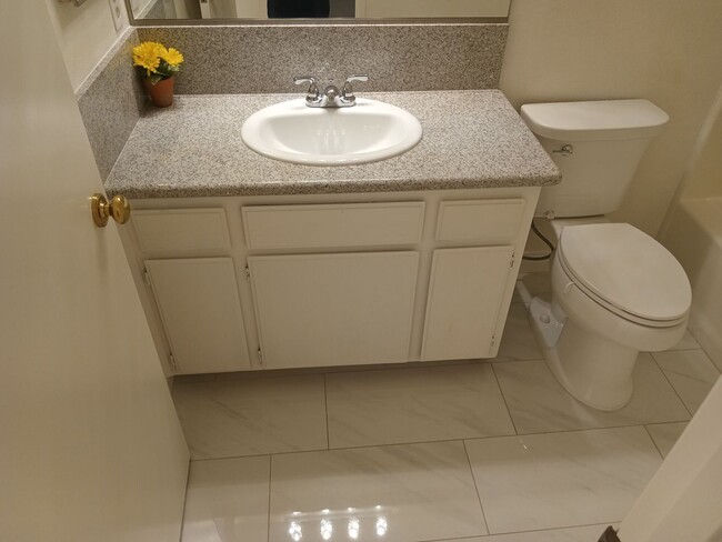 Building Photo - Stylish, Secure, and Pet-Friendly 3-Bedroo...