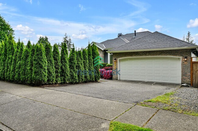 Building Photo - Beautiful home with 4 beds, 3.5 baths for ...