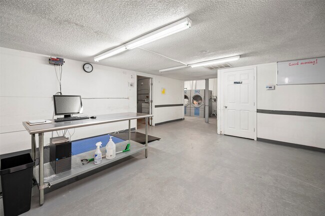 Building Photo - 1212 13th St