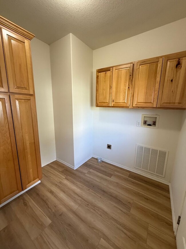 Building Photo - Newly Renovated 3 bed/2 bath manufactured home!