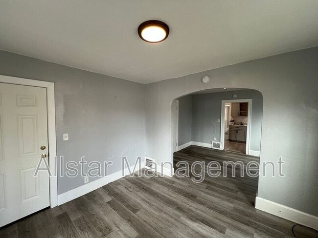 Building Photo - 539 E Cuyahoga Falls Ave