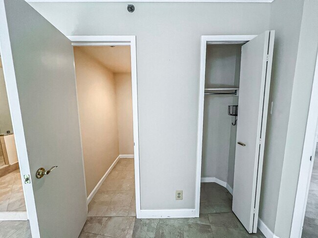 Building Photo - Fantastic 3 Bedroom 3 Bathroom Condo With ...