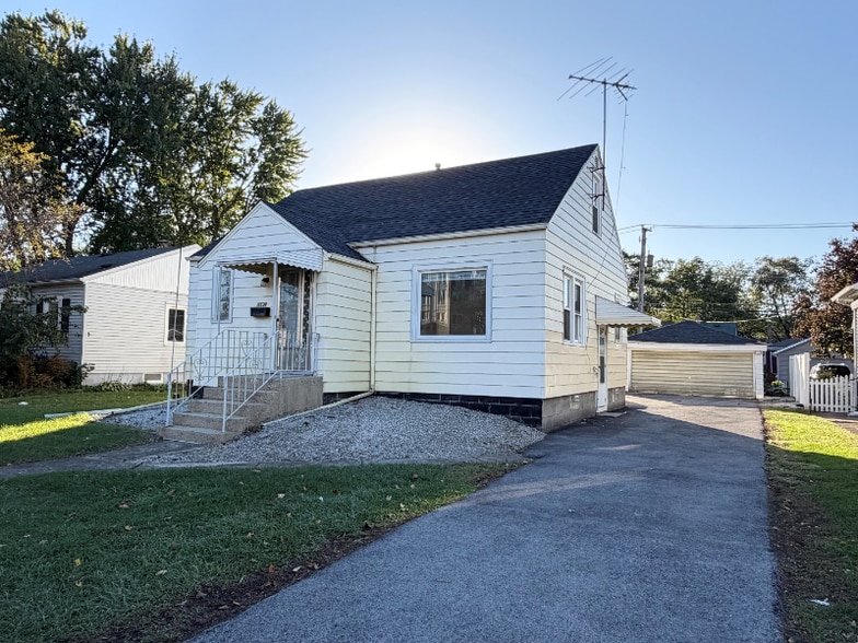 Building Photo - 18534 Wentworth Ave