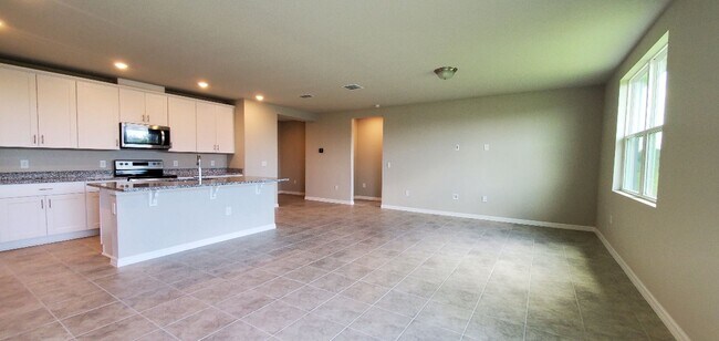 Building Photo - Like NEW!!! 4-Bedroom, 2.-Bathroom in Luce...