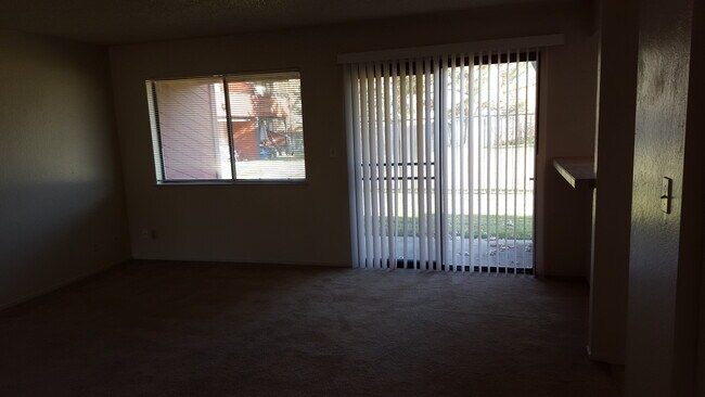 Building Photo - NEW LISTING - FRESH PAINT THROUGHOUT - 1 B...