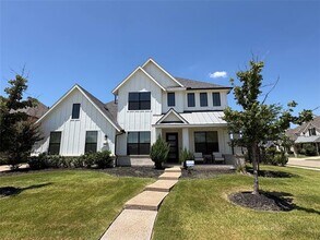 Building Photo - 1451 Maplewood Dr
