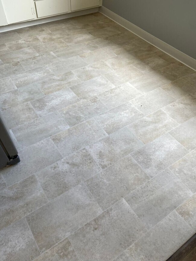 Building Photo - 44-2306