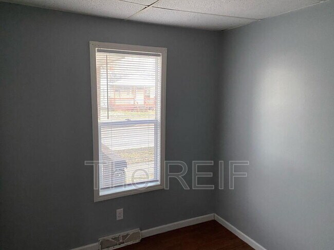 Building Photo - 813 S Mason St