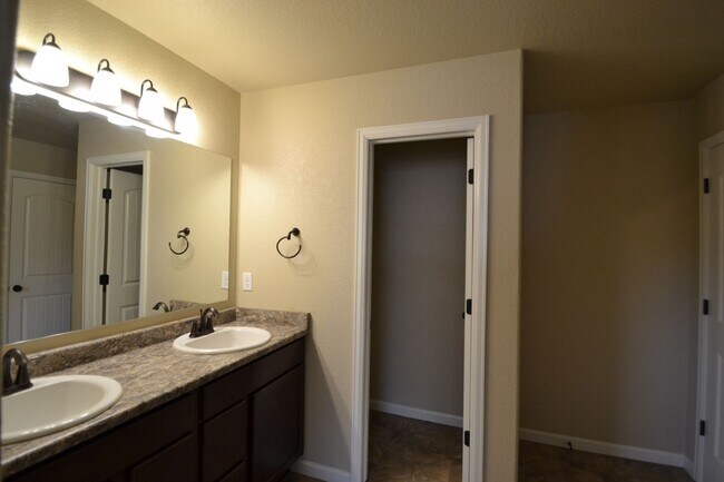 Building Photo - 6548 Pennywhistle Point