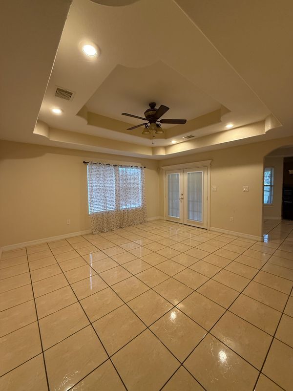 Building Photo - 318 Manor Ave