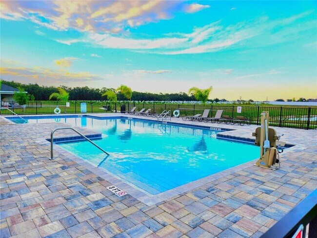 Building Photo - 1931 Golden Beak Dr