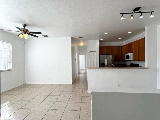 Building Photo - 3137 Grandiflora Dr