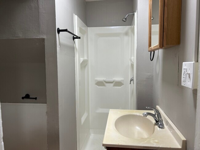 Building Photo - 92-98 Boswell Ave