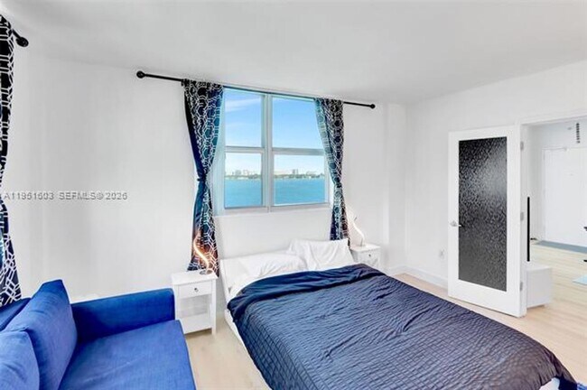 Building Photo - 7501 E Treasure Dr