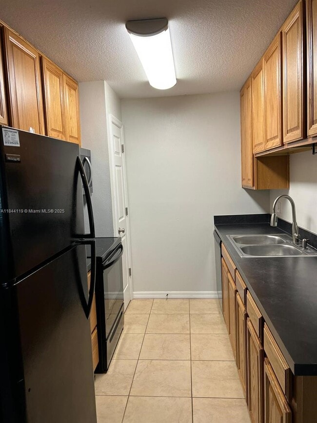 Building Photo - 540 Golden Raintree Pl