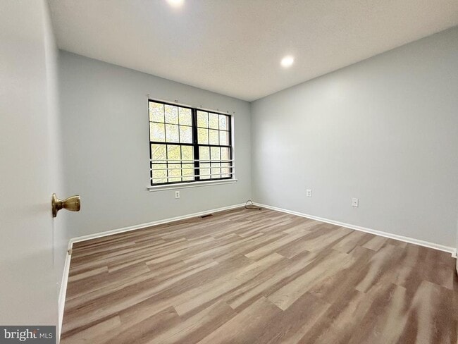 Building Photo - 31 Drewes Ct