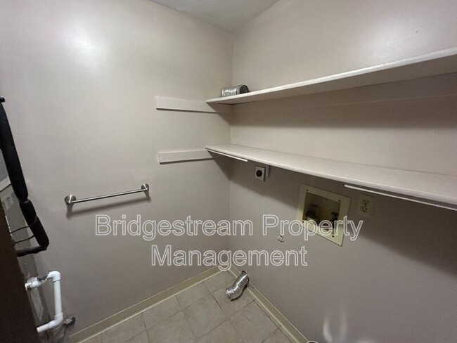 Building Photo - 60 Candlewood Ct