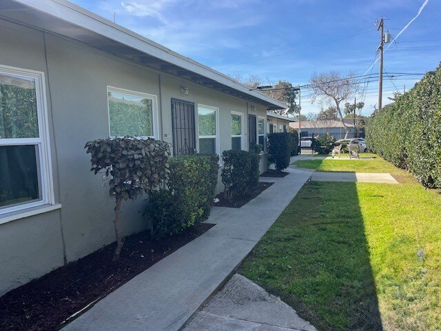 Building Photo - 1850 Henderson Ave