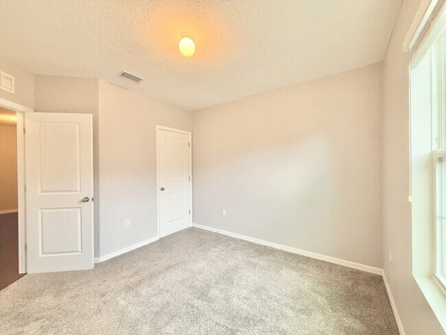Building Photo - 9826 Hound Chase Dr