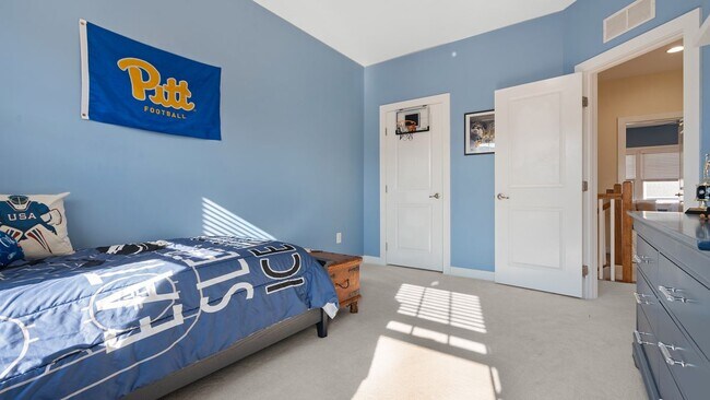 Building Photo - 337 Osona Ln