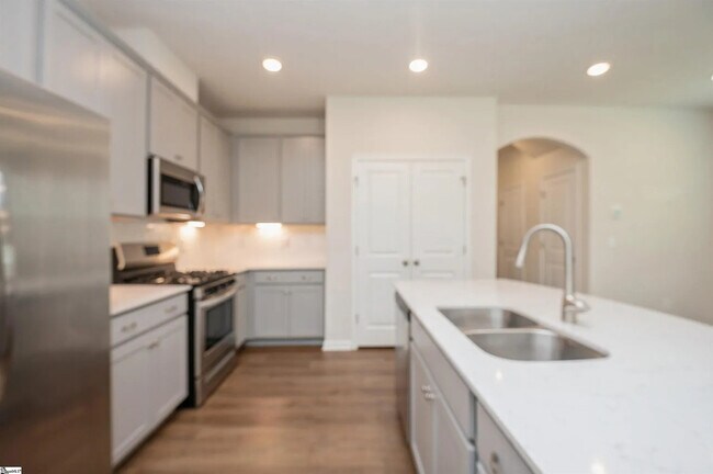 Building Photo - 305 Rodessa Ln