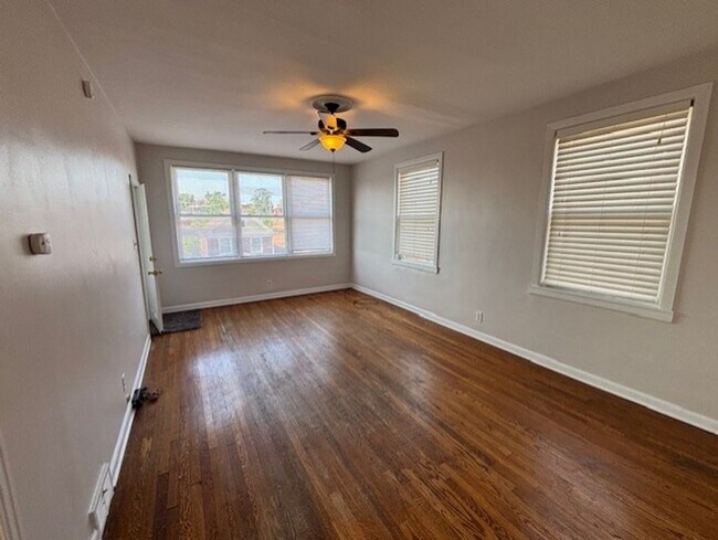 Building Photo - 2709 Pyramid Ave
