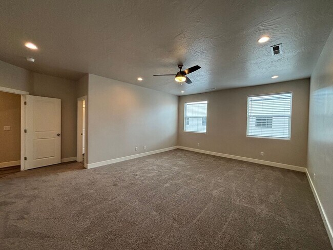 Building Photo - BRAND NEW TOWNHOME FOR RENT!