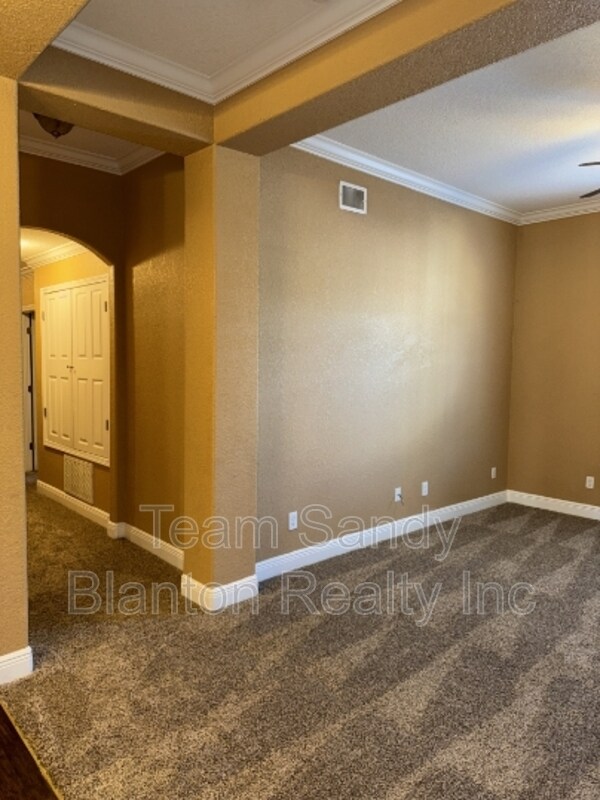 Building Photo - 7071 Lake Joanne Dr