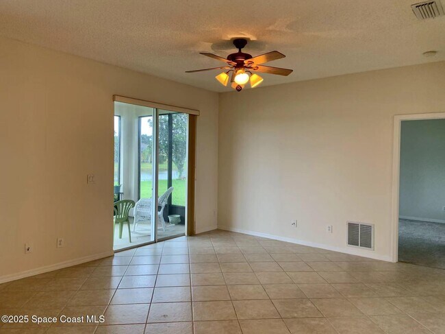 Building Photo - 1475 Knoll Ridge Dr