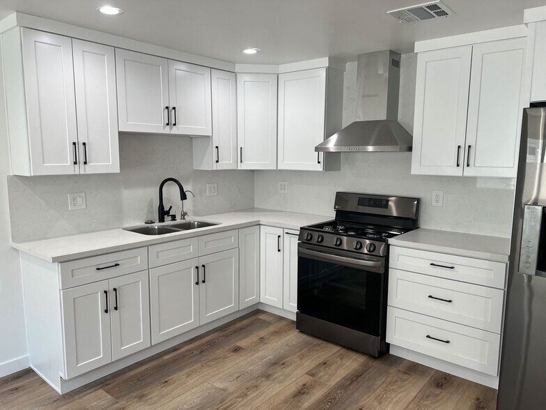 Building Photo - 7718 N Glenoaks Blvd