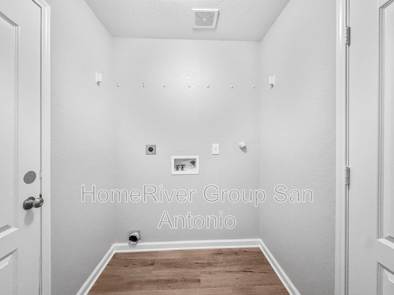 Building Photo - 1419 Hunters Plane