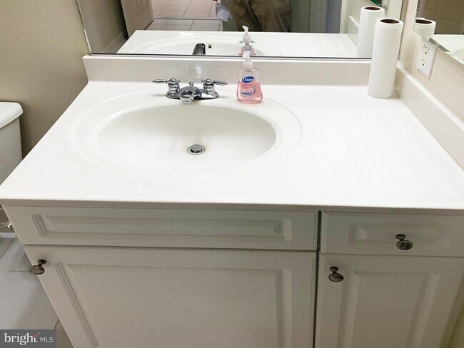 Building Photo - 2726 Gallows Rd