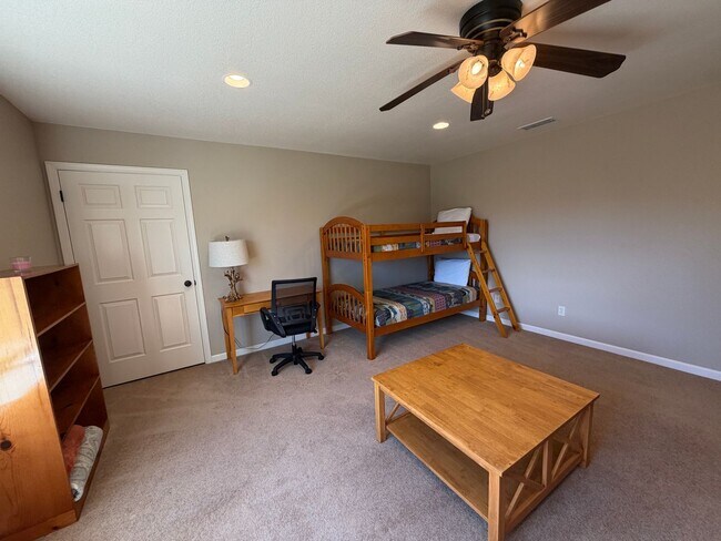 Building Photo - 799 Lookout Point Cir
